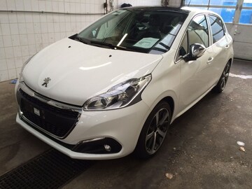 Peugeot 208 Première 1.2 PureTech 110 (2015)