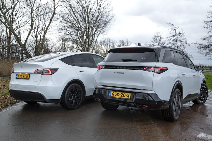 Peugeot E-5008 Tesla Model Y dubbeltest