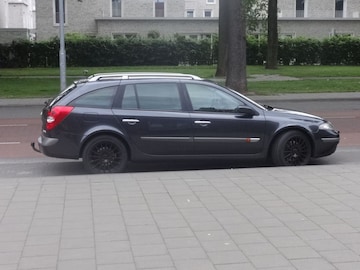 Renault Laguna Grand Tour 3.0 V6 24V Initiale (2002)