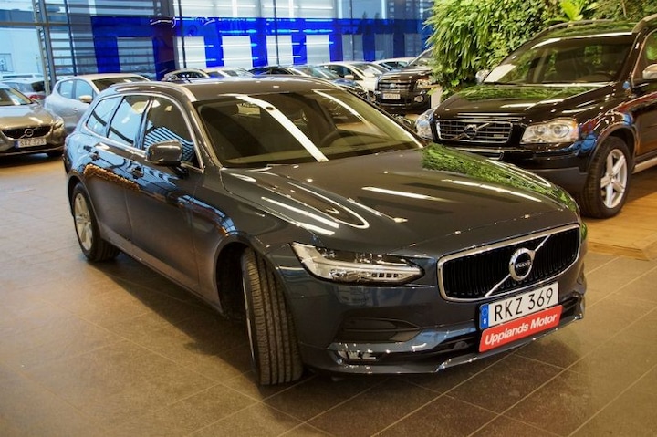 Volvo V90 D4 Momentum (2018)