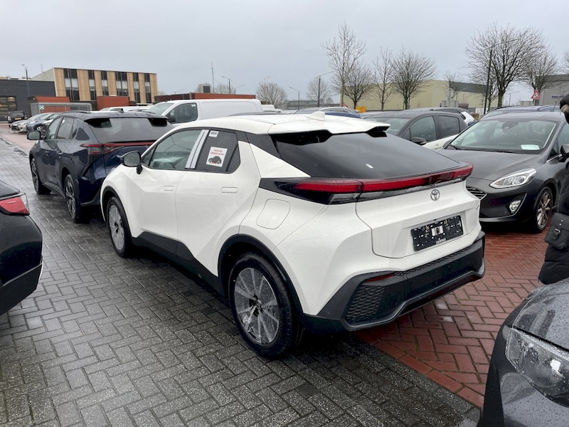 Toyota C-HR 2.0 Plug-in Hybrid First Edition (2024)