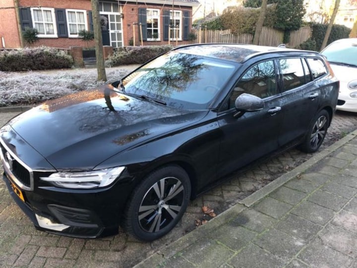 Volvo V60 B3 Momentum Advantage (2021)