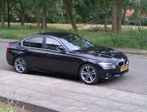 BMW 320i High Executive (2012)