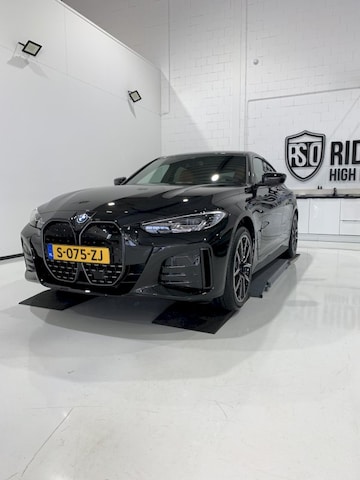 BMW i4 eDrive35 (2023)