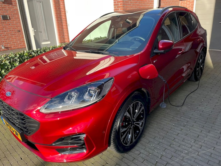 Ford Kuga 2.5 PHEV ST-Line X (2020)