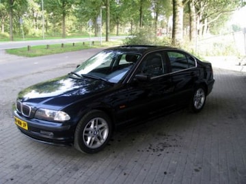 BMW 323i Executive (1998)