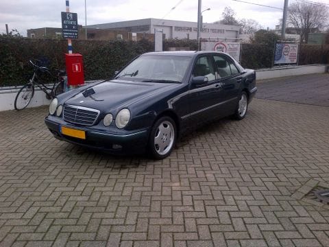 Mercedes-Benz E 320 CDI Elegance (2001)