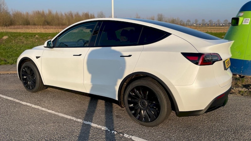 Tesla Model Y (2024)
