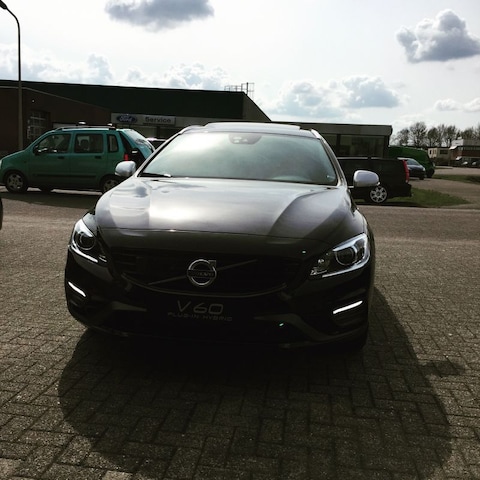 Volvo V60 D6 AWD Twin Engine R-Design (2015)