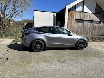 Tesla Model Y Performance AWD (2023)
