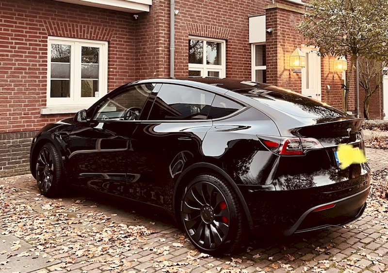 Tesla Model Y Performance AWD (2022)