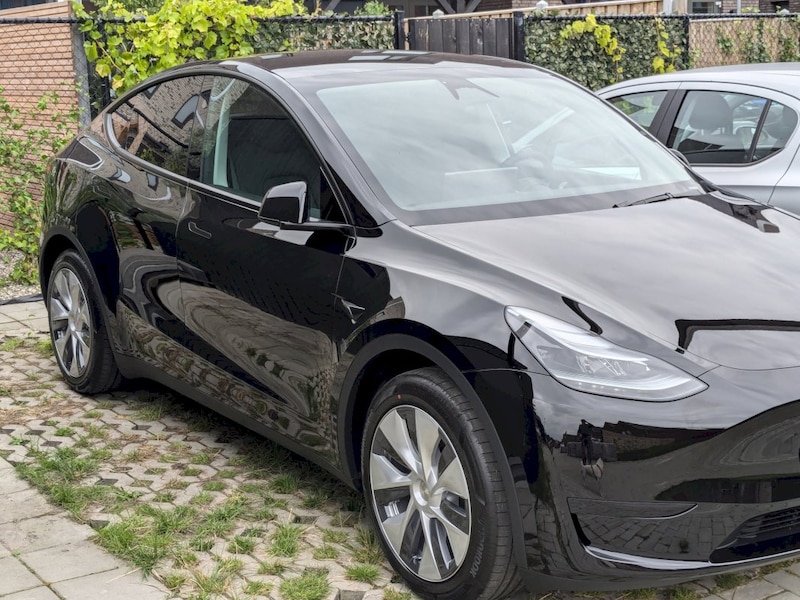 Tesla Model Y (2024)
