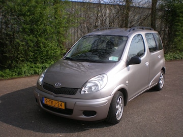 Toyota Yaris Verso 1.3 16v VVT-i Linea Sol (2006)