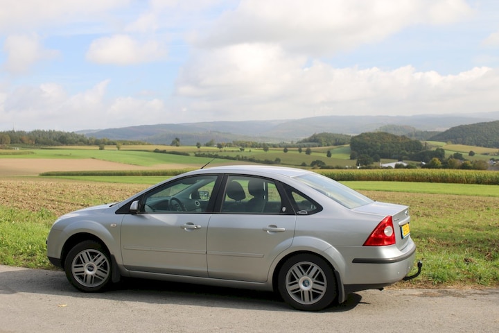 Ford Focus 1.6 16V Ghia (2005)