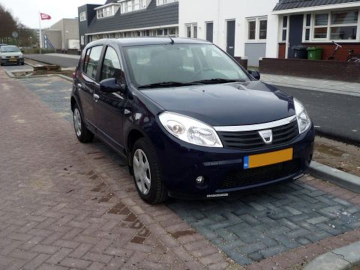 Dacia Sandero 1.2 16V Lauréate (2010)