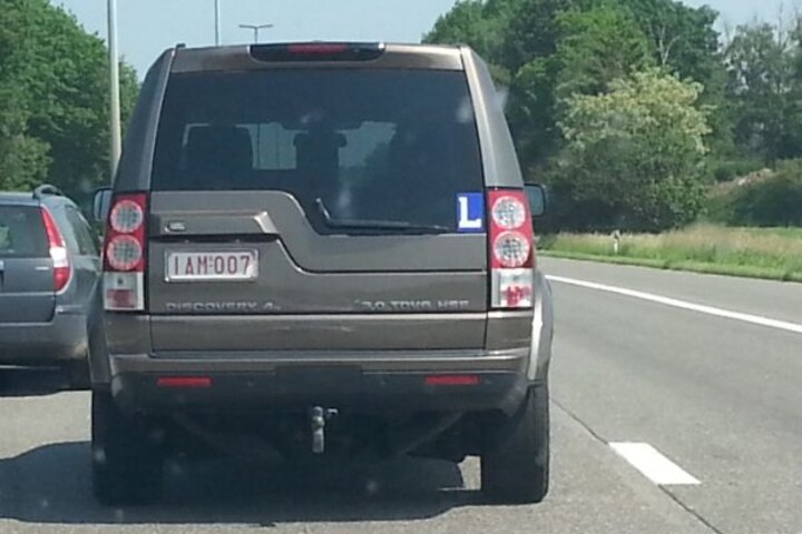 Land Rover Discovery met grappig Belgisch kenteken