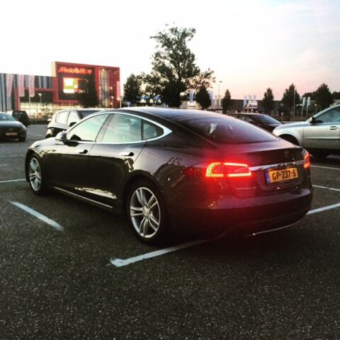 Tesla Model S 70D (2015)