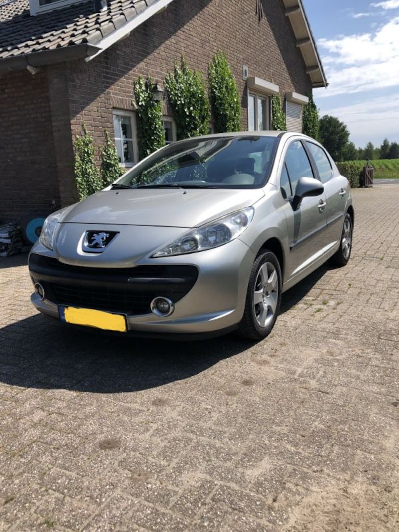 Peugeot 207 XS 1.6-16V (2007)
