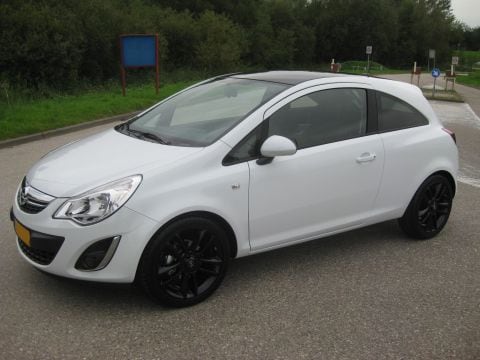 Opel Corsa 1.2 Color Edition (2011)