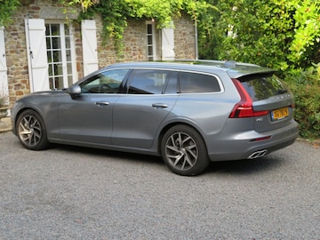 Volvo V60 T5 Momentum (2019)