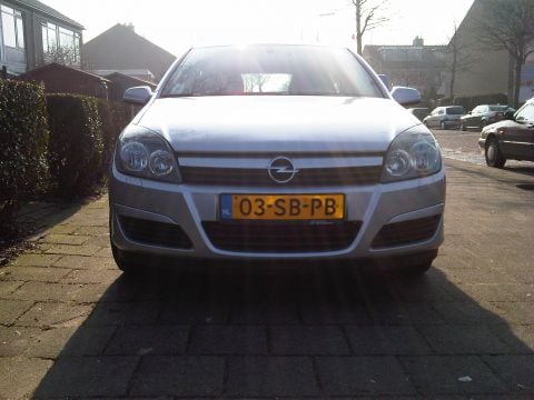 Opel Astra 1.6 Essentia (2005)