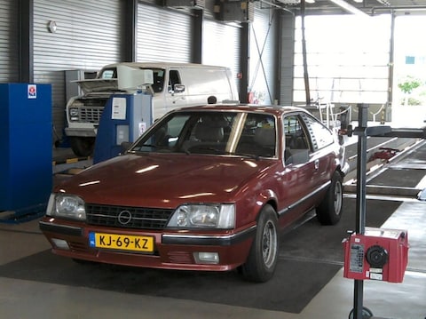 Opel Monza (1983)