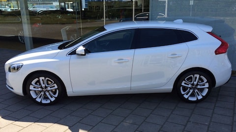 Volvo V40 D4 Business Momentum (2014)