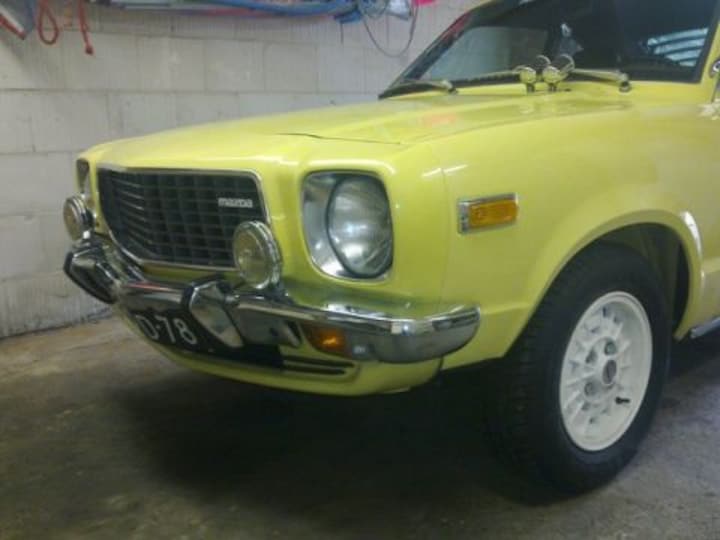 Mazda 818 de luxe (1977)