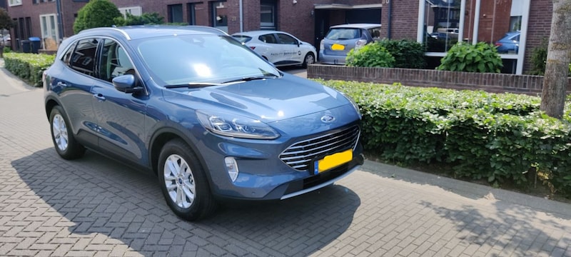 Ford Kuga 2.5 PHEV Titanium X (2021)