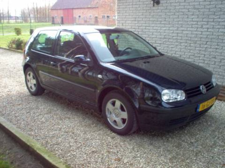 Volkswagen Golf 1.6 16V (2000)
