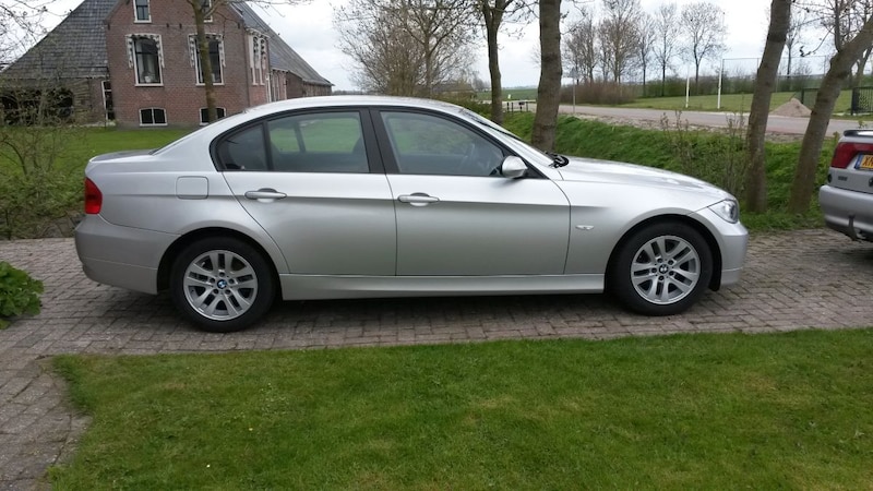 BMW 318i High Executive (2006)