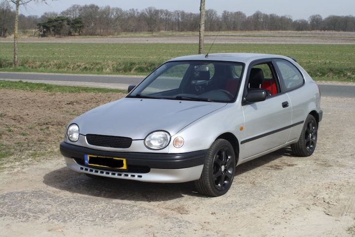 Toyota Corolla 1.6 Linea Terra (1999)