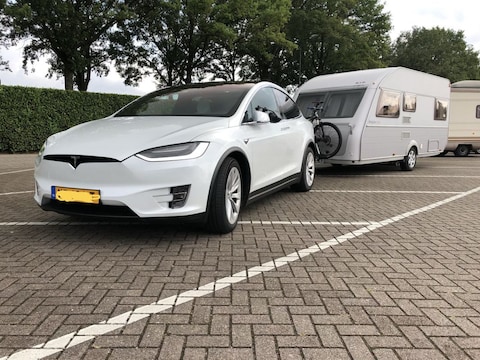 Tesla Model X 90D (2017)