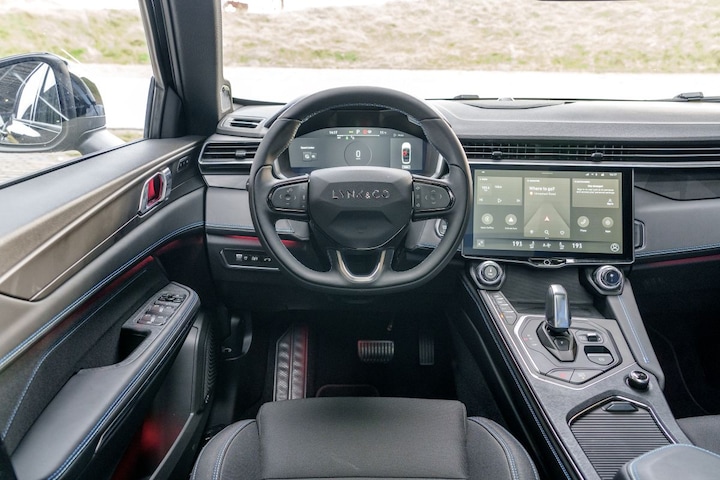 Lynk & Co 01 dashboard