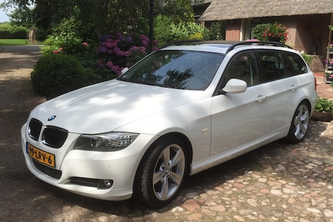 BMW 320i Touring High Executive (2009)