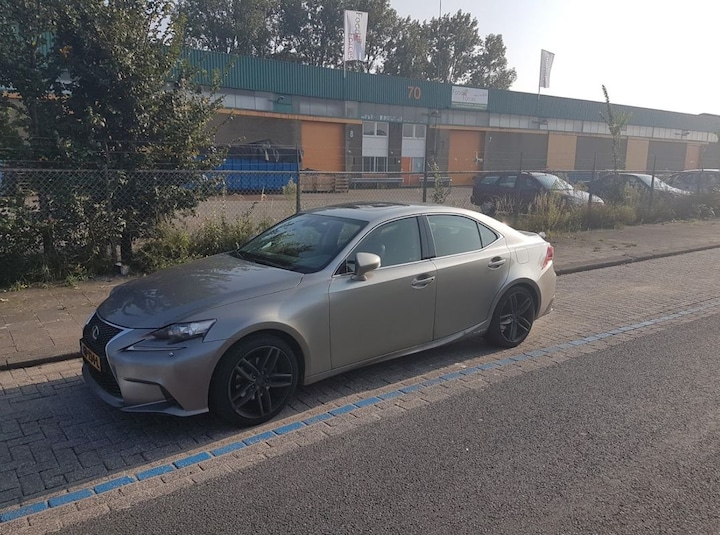 Lexus IS 300h 25th Edition (2015)