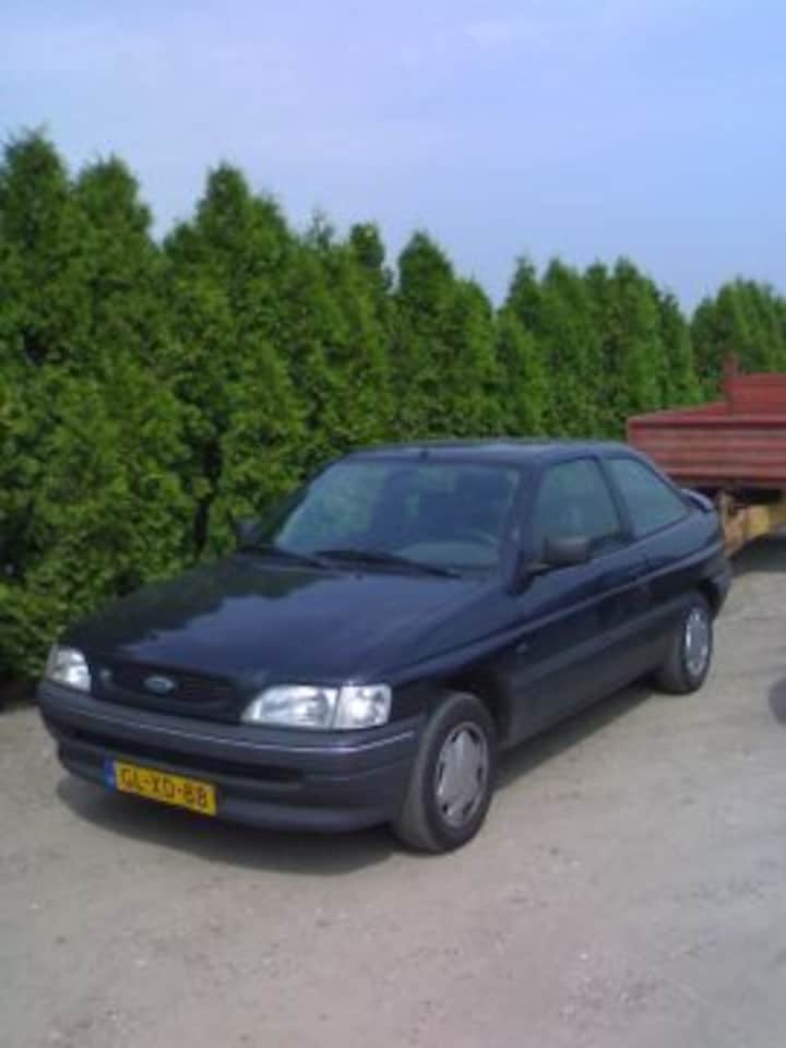 Ford Escort 1.6i CLX