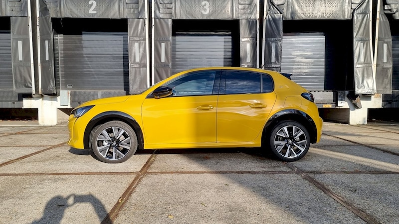 Peugeot 208 GT 1.2 PureTech 100 (2021)
