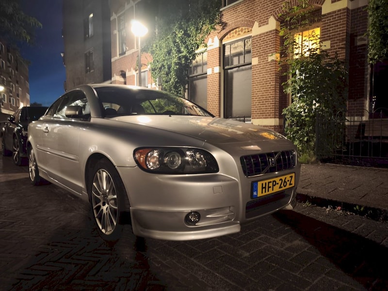 Volvo C70 T5 Momentum (2007)