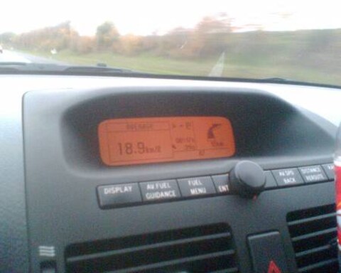 Toyota Avensis Wagon 2.2 D-4D Linea Luna (2005)