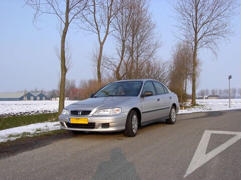 Honda Accord 1.8i LS