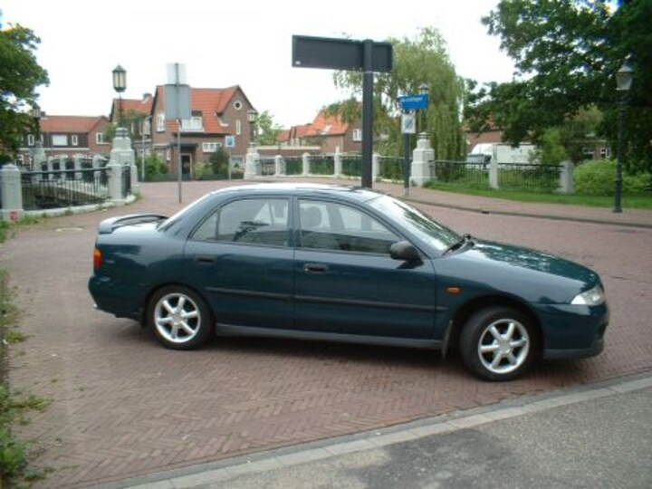 Mitsubishi Carisma 1.6 GLi