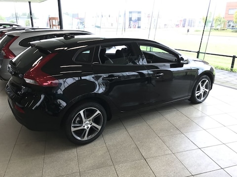 Volvo V40 T2 Momentum (2016)
