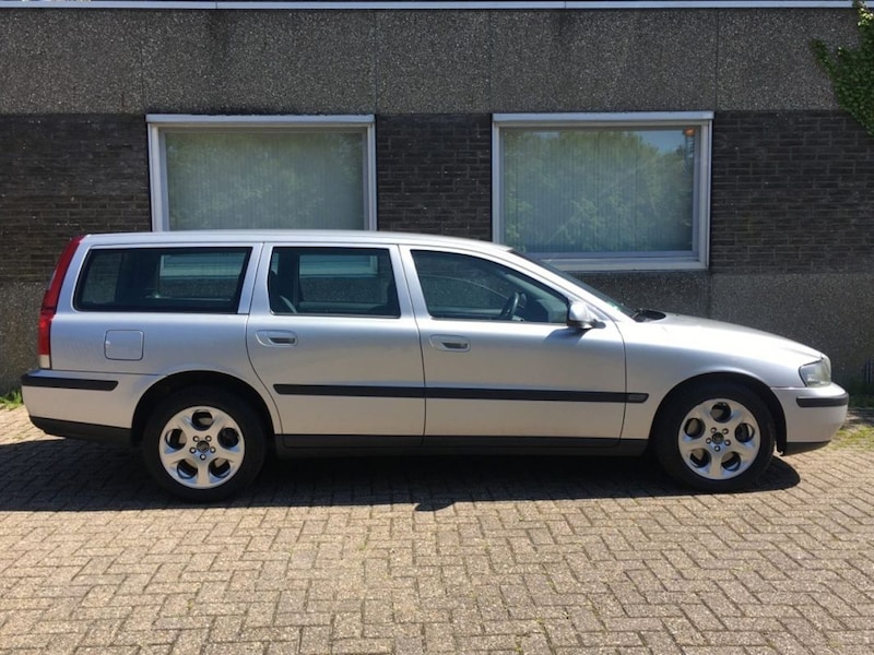 Volvo V70 2.4 T (2002)