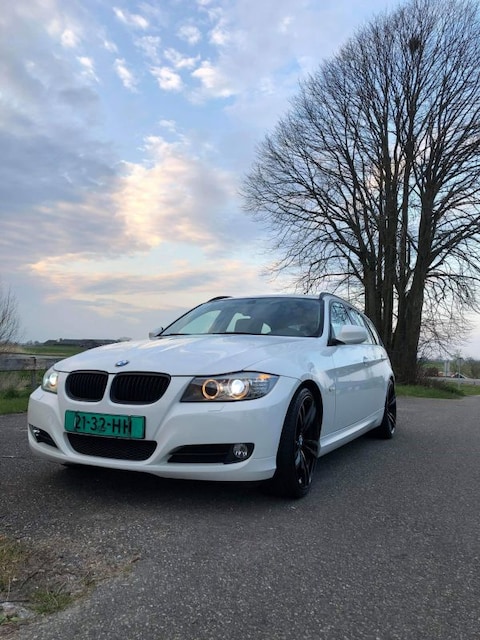 BMW 318i Touring Business Line