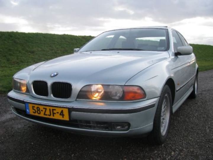 BMW 523i