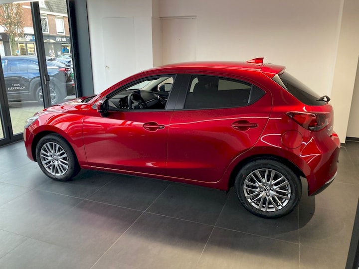 Mazda 2 SkyActiv-G 90 Luxury (2022)