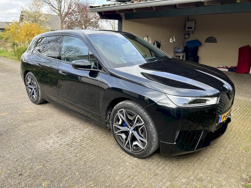 BMW iX xDrive40 (2022)