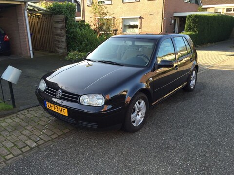Volkswagen Golf 2.3 V5 Highline (2000)