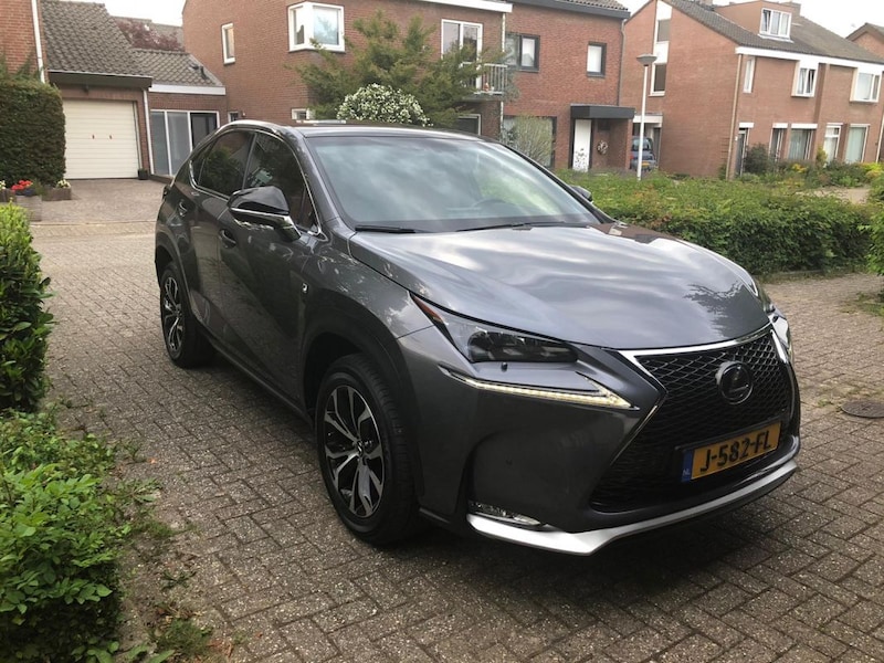 Lexus NX 300h AWD F Sport Line (2017)
